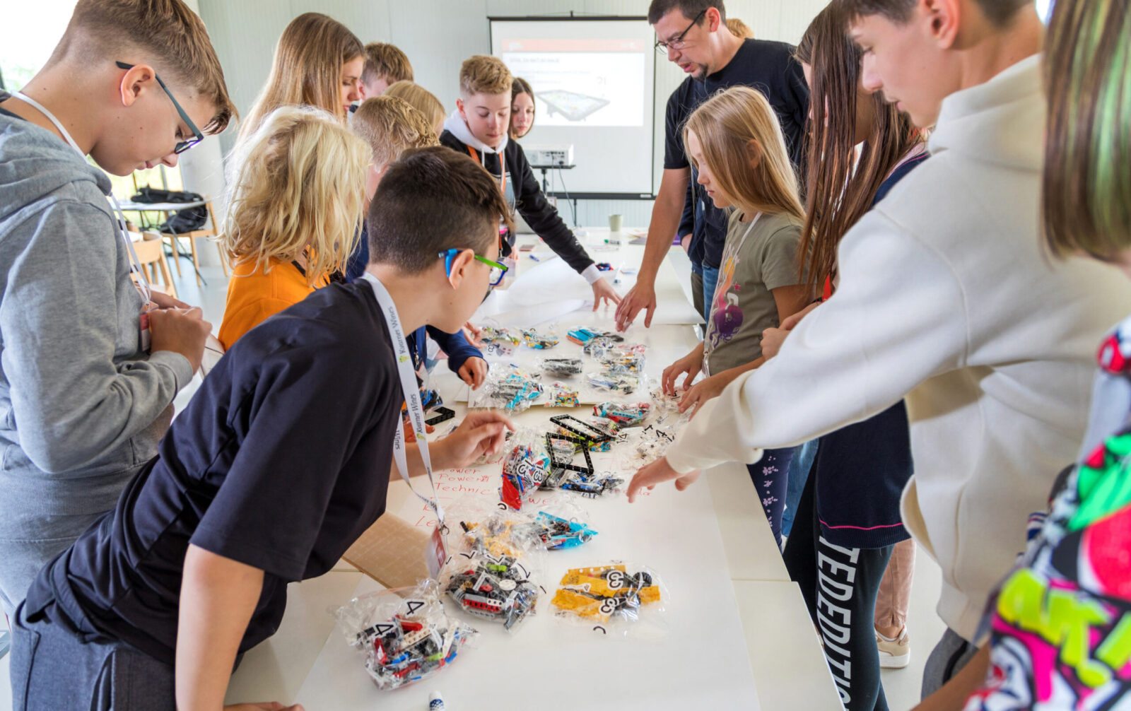 Workshops for the First LEGO League at Sonda Creative Center